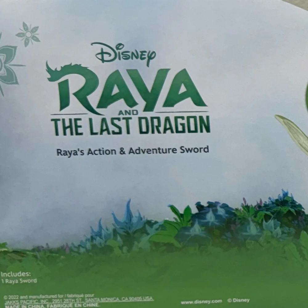 Disney Raya and the Last Dragon Sword Action Adventure Blade w/ Lights Sounds